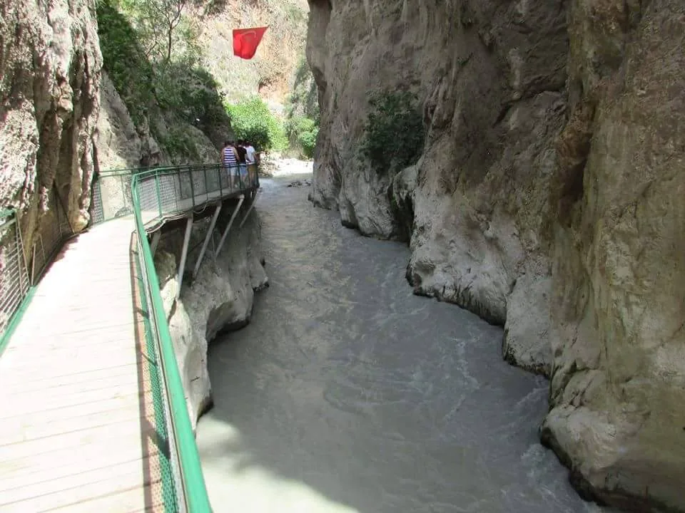 Saklıkent Kanyonu Yürüyüşü & Ring Rafting (Tubing)